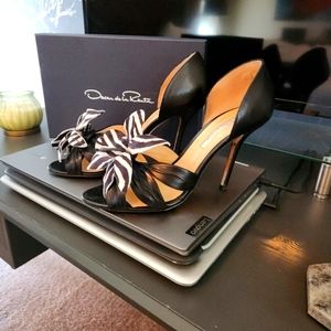 Oscar de la Renta Chocleta pump black size 42 (11 US)